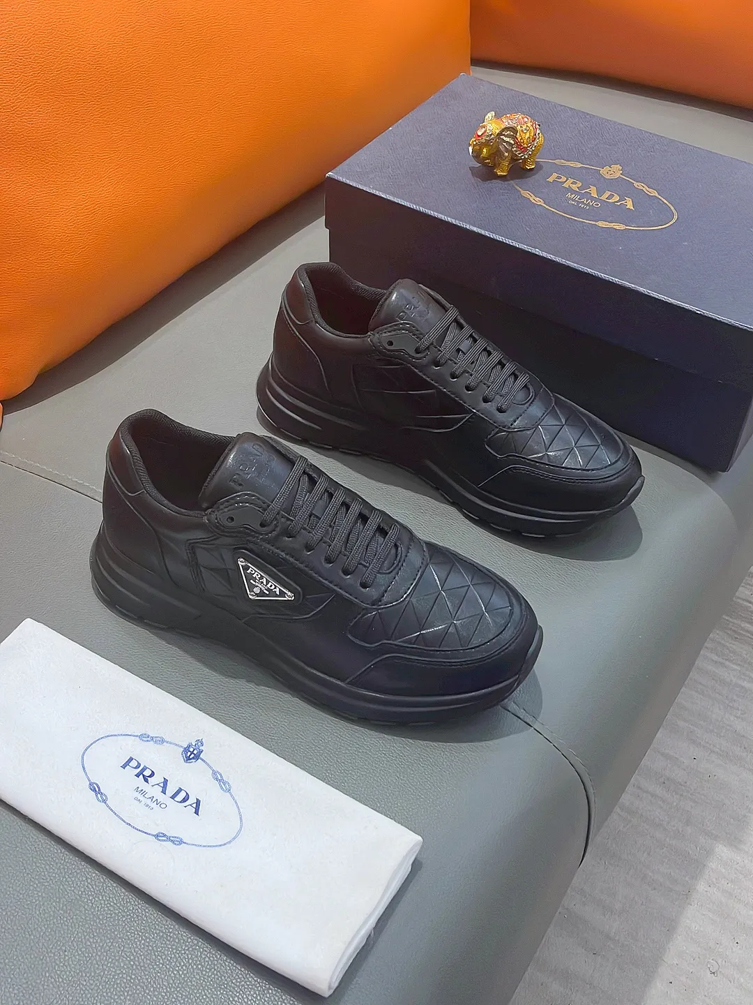 Men's shoes PRADA "Prada" P540 Regular size: 38-44 (casual shoes) Product materials: Selected cowhide upper, soft sheepskin feet, original factory special outsole.